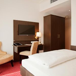 Kleine Kamer met een King Size Bed